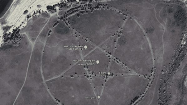 Lokasi Tempat Aneh di Google Earth, Dari Danau Darah Sampai Pentagram