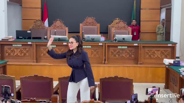 Gosip Terkini Selebriti Insertlive : 7 Fakta Sidang Nikita Mirzani, Ada 'Penampakan' hingga Penjagaan Ketat