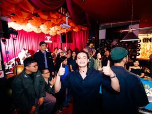 Momen Omara Esteghlal Dapat Kejutan Pesta Ultah dari Prilly Latuconsina Momen Omara Esteghlal Dapat Kejutan Pesta Ultah dari Prilly Latuconsina