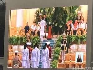 Formasi Baru Paskibraka HUT RI Saat Gladi Bersih Penurunan Bendera di Istana Formasi Baru Paskibraka HUT RI Saat Gladi Bersih Penurunan Bendera di Istana