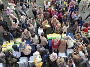 Polres Lubuklinggau Gelar Gerakan Pangan Murah, 12 Ton Beras Ludes Terjual Polres Lubuklinggau Gelar Gerakan Pangan Murah, 12 Ton Beras Ludes Terjual