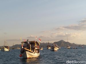 Ribuan Umat Katolik Ikuti Prosesi Laut Patung Bunda Maria di Labuan Bajo