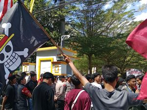 PBB-P2 Selalu Naik Tiap Tahun, Mahasiswa-Pemuda Geruduk Kantor Bupati PBB-P2 Selalu Naik Tiap Tahun, Mahasiswa-Pemuda Geruduk Kantor Bupati