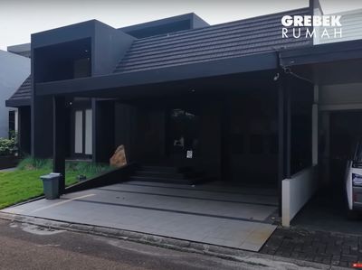 8 Foto Rumah Pinkan Mambo, Dari Luar Serba Hitam Dalamnya Mewah & Cozy