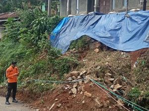 12 Rumah di Nanggung Bogor Rusak Diterjang Angin Kencang dan Longsor