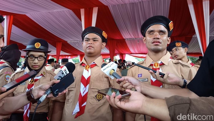 Kisah Inspiratif, Siswa Disabilitas Buktikan Mampu Jadi Petugas Upacara Pramuka!