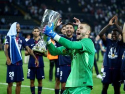 Debut Pengganti Donnarumma di PSG, Langsung Angkat Trofi
