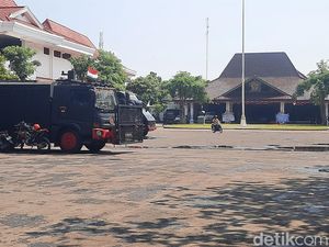 Saat Bupati Pati Sudewo Absen Ngantor Sehari Usai Didemo Saat Bupati Pati Sudewo Absen Ngantor Sehari Usai Didemo