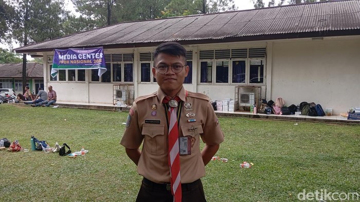 Kisah Inspiratif, Guru Pramuka Ajarkan Bahasa Isyarat dan Braille ke Siswa