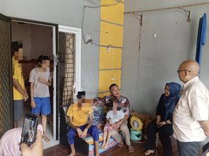 Pilu 5 Anak di Gresik Diduga Ditelantarkan Ibu Usai Ayah Meninggal Pilu 5 Anak di Gresik Diduga Ditelantarkan Ibu Usai Ayah Meninggal