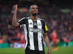 Dibekukan Newcastle, Isak Malah Dipanggil Timnas Swedia