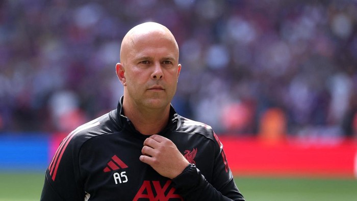 Soccer Football - FA Community Shield - Crystal Palace v Liverpool - Wembley Stadium, London, Britain - August 10, 2025 Liverpool manager Arne Slot before the match REUTERS/Toby Melville