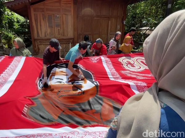 Potret Batik Jumbo Presiden RI 27 Meter Karya Perajin Kulon Progo