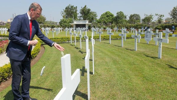 Bunga dan Doa di Surabaya, Kenang Korban Perang Dunia II di Asia