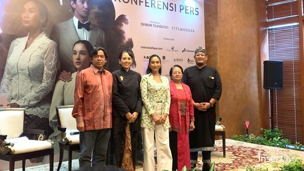 Konferensi pers Bunga Penutup Abad