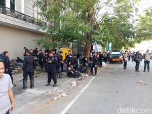 Demo Mahasiswa Papua di Makassar Bubar, Lalu Lintas Kembali Normal Demo Mahasiswa Papua di Makassar Bubar, Lalu Lintas Kembali Normal