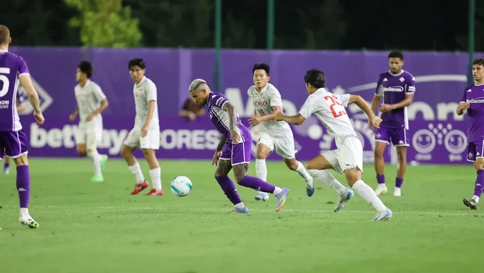 Laga persahabatan mempertemukan Fiorentina dengan Japan University FA, tim yang berisi gabungan pemain universitas-universitas di Jepang. Duel digelar di  Stadio Curva Fiesole del Rocco B. Commisso Viola Park, Jumat (15/8/2025) dini hari WIB.