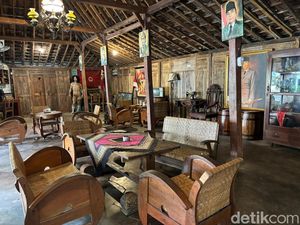 Kampoeng Djoeang: Es Wedang Uwuh hingga Mie Godhok di Kafe Bernuansa Nasionalis Kampoeng Djoeang: Es Wedang Uwuh hingga Mie Godhok di Kafe Bernuansa Nasionalis