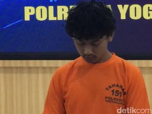 Tampang Sopir Jazz Penabrak Pasutri-1 Tewas di Bugisan Jogja Tampang Sopir Jazz Penabrak Pasutri-1 Tewas di Bugisan Jogja