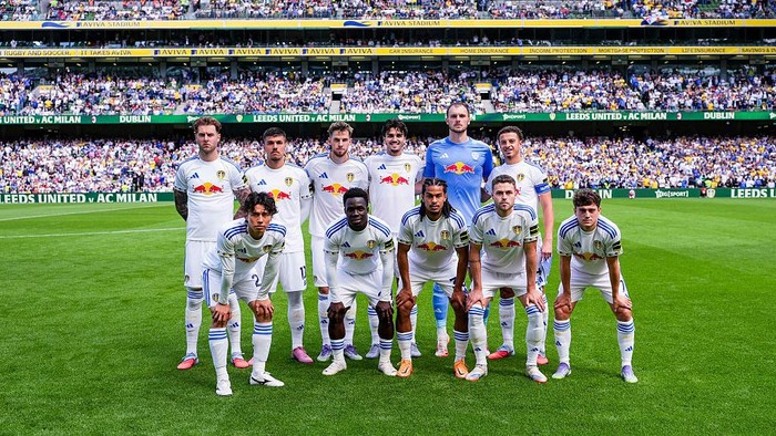 Leeds United DUBLIN, IRELAND - AUGUST 09: Leeds United players line up together during the pre-season friendly match between Leeds United and AC Milan at Aviva Stadium on August 09, 2025 in Dublin, Ireland. (Photo by Malcolm Bryce/)