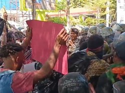 Mahasiswa Papua Demo di Makassar, Massa-Polisi Sempat Saling Dorong