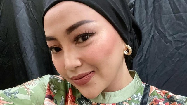 Gosip Terkini Selebriti Insertlive : Respons Menohok Kakak Mpok Alpa Dituding Rebutan Warisan