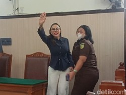 Video Momen Akrab Asisten Nikita Mirzani ke JPU Sebelum Sidang