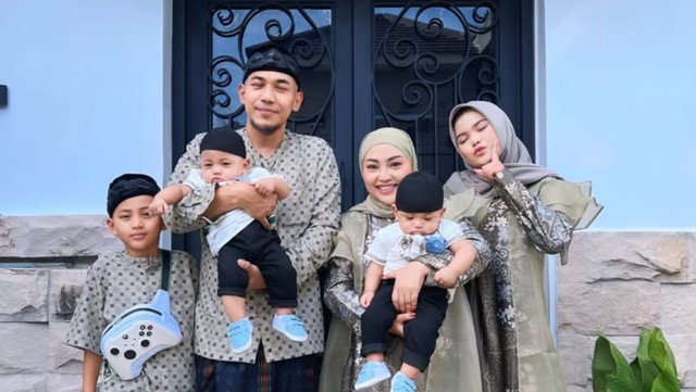 Kabar Terkini Artis dari InsertLive : Usai Kepergian Mpok Alpa, Putri Sulung Sering Pingsan hingga Anak Kembar Dirawat di RS