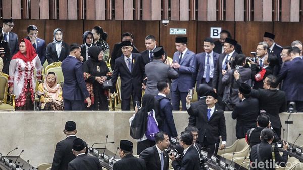 Prabowo Salami Jokowi Setelah Pidato Kenegaraan