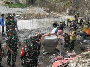 TNI Manunggal Membangun Desa Hadirkan Jalan Impian Warga Bojonegoro TNI Manunggal Membangun Desa Hadirkan Jalan Impian Warga Bojonegoro