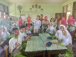 Tinjauan ke SDN Ciracas 03, Wamen P2MI Sebut MBG Bisa Tekan Angka Stunting Tinjauan ke SDN Ciracas 03, Wamen P2MI Sebut MBG Bisa Tekan Angka Stunting