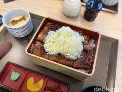Antre Sebulan Demi Cicip Unagi Butter Favorit Raditya Dika dan Sheila Dara