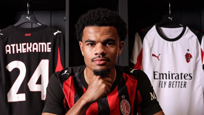 AC Milan mengumumkan kedatangan pemain baru mereka, Zachary Athekame. 
Kabar transfer Athekame diumumkan AC Milan, Jumat (15/8/2025) sore WIB. Pemain berusia 20 tahun ini didatangkan dari klub Swiss, BSC Young Boys.