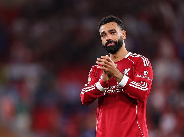 LIVERPOOL, ENGLAND - AUGUST 15: An emotional Mohamed Salah of Liverpool claps along as Liverpool fans in The Top stand sing Diogo Jota's song at full time during the Premier League match between Liverpool and Bournemouth at Anfield on August 15, 2025 in Liverpool, England. (Photo by Robbie Jay Barratt - AMA/Getty Images)