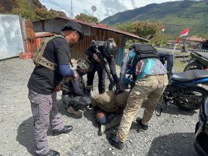Video: Satgas Damai Cartenz Olah TKP Tewasnya Brigpol Ronal Ditembak KKB Video: Satgas Damai Cartenz Olah TKP Tewasnya Brigpol Ronal Ditembak KKB