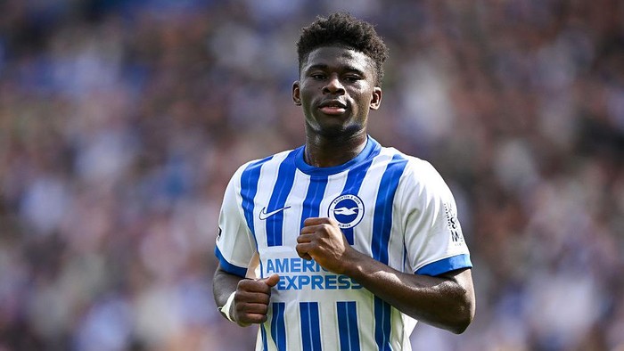 BRIGHTON, ENGLAND - APRIL 12: Carlos Baleba of Brighton & Hove Albion looks on during the Premier League match between Brighton & Hove Albion FC and Leicester City FC at Amex Stadium on April 12, 2025 in Brighton, England. (Photo by Mike Hewitt/Getty Images)