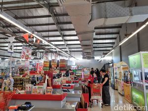 CCTV Pemantau Pajak Bukan Dipasang di Kasir Swalayan Surabaya CCTV Pemantau Pajak Bukan Dipasang di Kasir Swalayan Surabaya