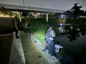 Kelompok Pemuda di Kemang Nongkrong Bawa Sajam, Kocar-kacir Saat Polisi Datang Kelompok Pemuda di Kemang Nongkrong Bawa Sajam, Kocar-kacir Saat Polisi Datang