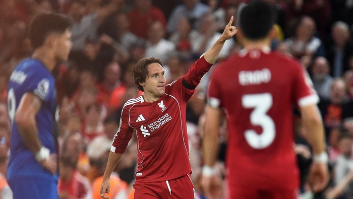 Soccer Football - Premier League - Liverpool v AFC Bournemouth - Anfield, Liverpool, Britain - August 15, 2025 Liverpools Federico Chiesa celebrates scoring their third goal REUTERS/Peter Powell EDITORIAL USE ONLY. NO USE WITH UNAUTHORIZED AUDIO, VIDEO, DATA, FIXTURE LISTS, CLUB/LEAGUE LOGOS OR LIVE SERVICES. ONLINE IN-MATCH USE LIMITED TO 120 IMAGES, NO VIDEO EMULATION. NO USE IN BETTING, GAMES OR SINGLE CLUB/LEAGUE/PLAYER PUBLICATIONS. PLEASE CONTACT YOUR ACCOUNT REPRESENTATIVE FOR FURTHER DETAILS..