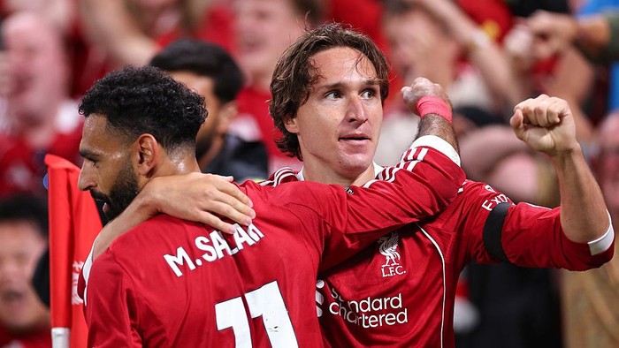 LIVERPOOL, ENGLAND - AUGUST 15: Federico Chiesa of Liverpool celebrates after scoring a goal to make it 3-2 during the Premier League match between Liverpool and Bournemouth at Anfield on August 15, 2025 in Liverpool, England. (Photo by Robbie Jay Barratt - AMA/Getty Images)