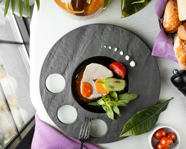 Ilustrasi/Foto: Freepik.com/azerbaijan_stockers porsi sedikit di restoran mewah