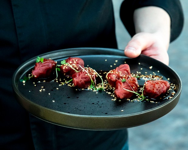 Ilustrasi/Foto: Freepik.com/stockking porsi sedikit di restoran mewah