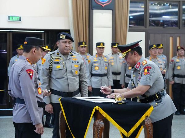 Momen Kapolri Lantik Komjen Dedi Prasetyo Sebagai Wakapolri