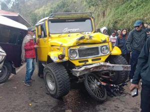 Jip Bromo Ditumpangi Wisatawan Malaysia Kecelakaan, 2 Orang Patah Tulang Jip Bromo Ditumpangi Wisatawan Malaysia Kecelakaan, 2 Orang Patah Tulang