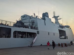KRI Semarang Berlabuh di Lombok Barat, Taruna AAL Siap Meriahkan HUT ke-80 RI KRI Semarang Berlabuh di Lombok Barat, Taruna AAL Siap Meriahkan HUT ke-80 RI