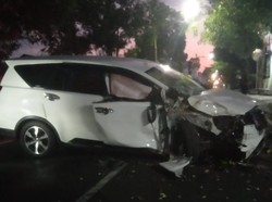 Innova Tabrak Pohon hingga Terpental di Jalan Andalas Klaten