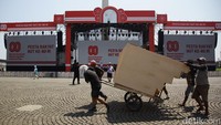Monas Bersolek, Panggung Pesta Rakyat Dibangun untuk Meriahkan HUT ke-80 RI