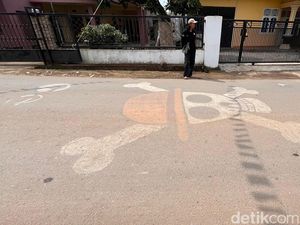 Sekelompok Pemuda Gambar Mural One Piece di Jalan Padat Karya Lampung Sekelompok Pemuda Gambar Mural One Piece di Jalan Padat Karya Lampung