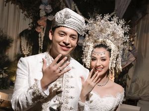 8 Foto Pernikahan Nazla Alifa & Adikara, Busana Serba Putih Dari Akad-Resepsi 8 Foto Pernikahan Nazla Alifa & Adikara, Busana Serba Putih Dari Akad-Resepsi