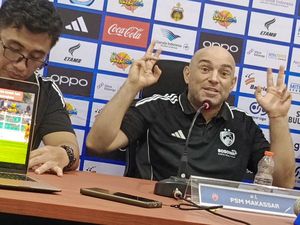 Pelatih PSM Makassar Kritik Wasit, Dua Keputusan Rugikan Timnya Pelatih PSM Makassar Kritik Wasit, Dua Keputusan Rugikan Timnya
